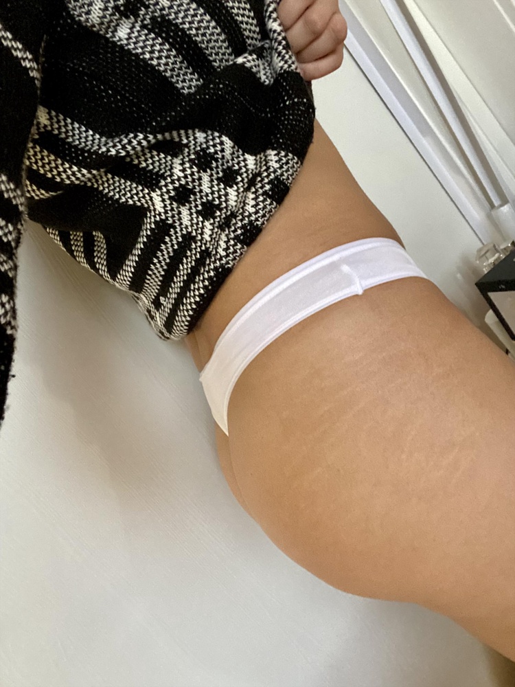 Девочки, трусы огонь! Очень удобные! Заказала с завышенной талией (эти) и обычные, с заниженной (другая модель). С заниженной на мне выглядят более симпатично, НО, с завышенной бесспорно комфортнее! Заказала две пары одних и две других. Буду брать ещё! Материал кайфовый, швы и резинка очень удобные. На ОТ 75 и ОБ 95 взяла размер 2 (S), хотя обычно покупаю эмку. Подошло отлично, ничего не жмёт. 