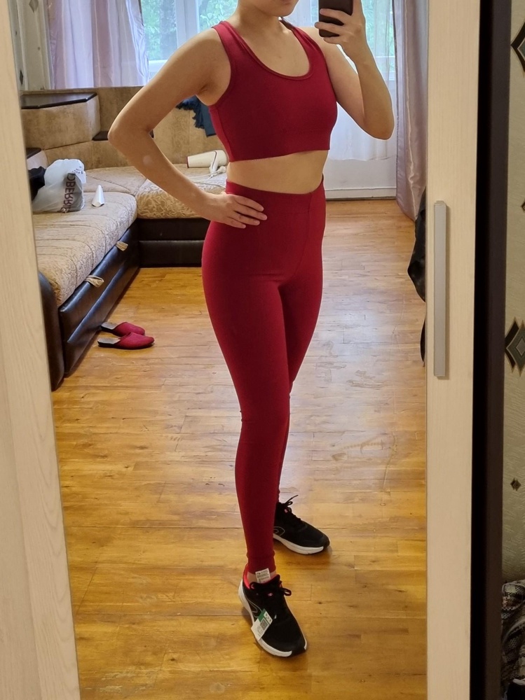 Очень хороший костюм за свои деньги. Я 44 размера, обычно ношу s, но решила взять m. Эффекта колбаски нет, наверное, с s-кой было бы не оч.