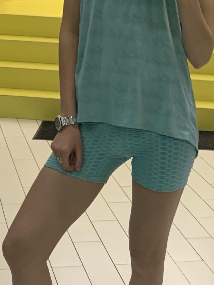 Крутые, комфортные, мягкие! Теперь это мои любимые шорты) очень понравилось, что не закатываются, не задираются во время тренировки. Идеальная длина. Размеру соответствуют. На ОБ 97, рост 178 взяла М. 