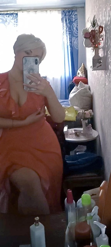 Получается у меня уже втрое платье данного производителя! Платье чень красивое и сексуальное, на ветру открывает ножку! Мужчины провожают взглядом))) думаю многие дамы привереды, то халат, то валаны не те.... Ну каждого свой вкус, и цвет! Я довольна покупкой спасибо! Лайфхак.... Валан да на одной стороне  заваливается, я с внутренней стороны на маленькую булавочку, и вуаля.... Девочки вы красавицы все!!!