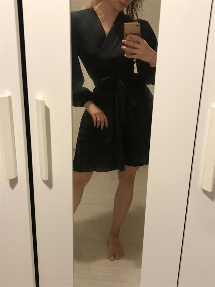 Классное платье, взяла просто так ходить, но закажу ещё зелёное на новые год👍Сшито хорошо