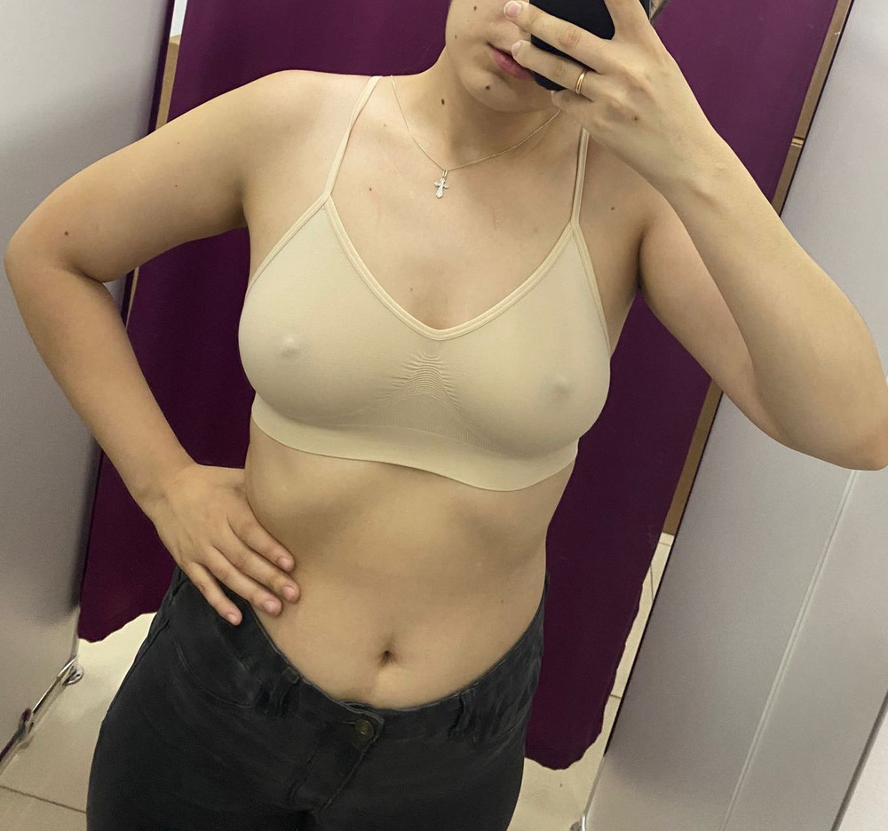 Классный бюстгальтер за такую цену👍
Мягкий, Качество супер и сел хорошо, грудь держит. Доставка быстрая