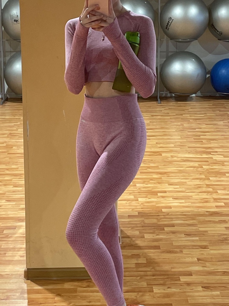 На рост 168 брала размер S,верх немного маловат,а так в целом все отлично. Прозанималась в данном костюме 4 раза,нигде ничего не разошлось,стрелок не появилось !