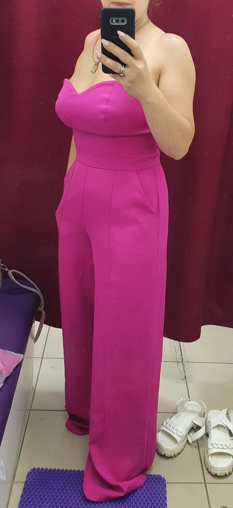 Материал приятный к телу, швы хорошие. Но не понравилось как сидит на груди,  не поддерживает, могут выскочить легко. 46 размер, на талии и бёдрах сидит отлично. К сожалению отказ