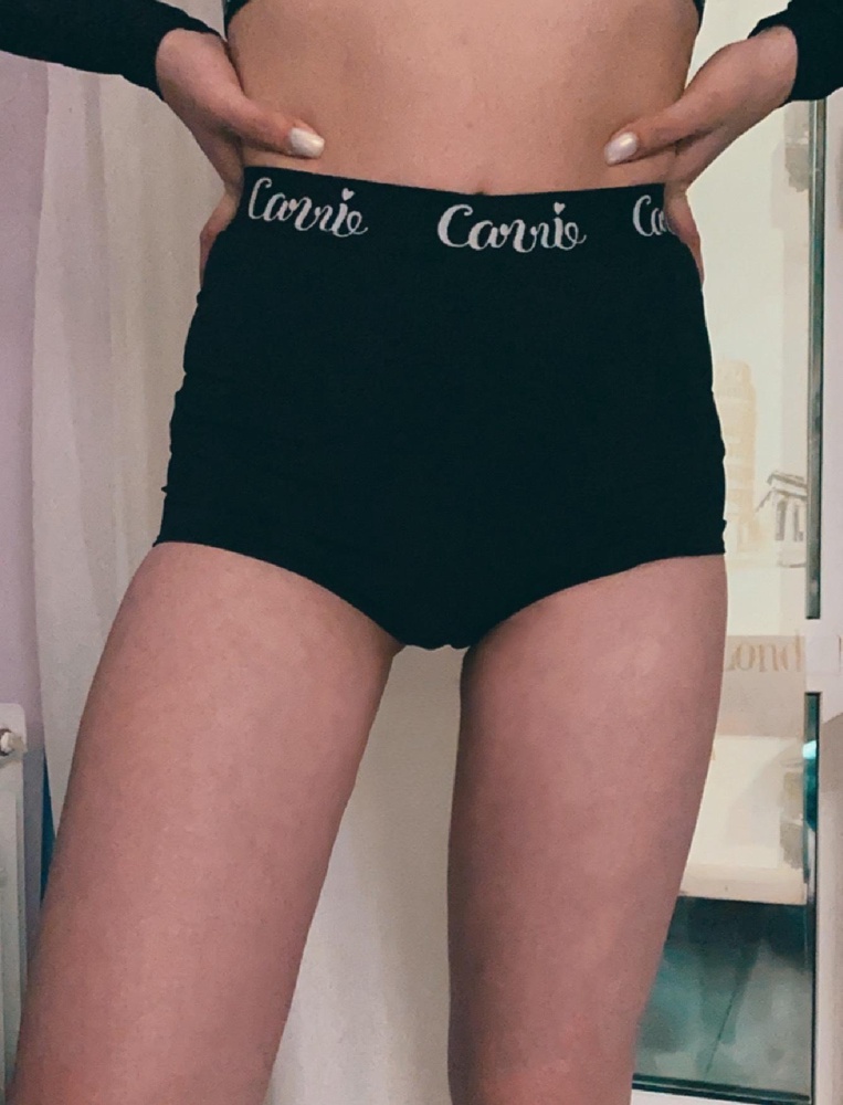 Шорты сели размер в размер, брала XS. Качество отличное, хорошо тянутся. Спасибо производителю!! Буду брать ещё 👍🏻👍🏻