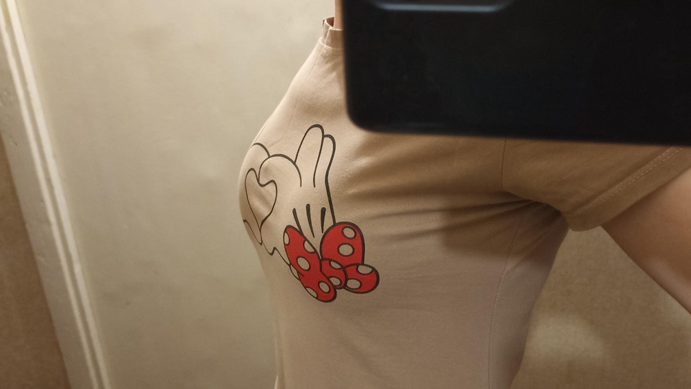 Отзывы всегда разные , кому-то приплюснутый и не покупайте на маленькую грудь итд !
Пишу свое мнение - грудь первого размера искала с поролоном лифчик ! Этот идеально подходит ,мне понравился ,жаль нет в белом цвете ! Фото смотрите грудь не выглядит приплюснутой хоть и маленькая !!! Объем 75 В ,хотя по чашкам взяла бы и 75 А чуть меньше  Всем советую ! Единственное где-то возле застёжки крючков что-то колется !