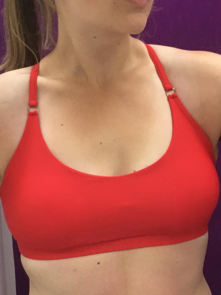 Хороший. Только будьте внимательны: кольца металлические, если у кого-то нежная кожа, могут вызвать раздражение.