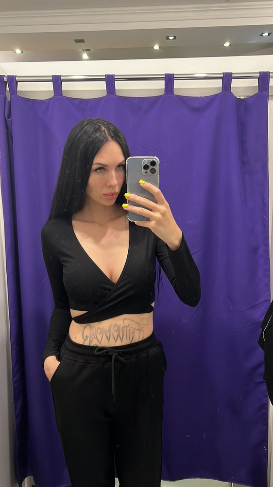 Очень короткий , с тем что на фото как то не очень соответсвует 🧌