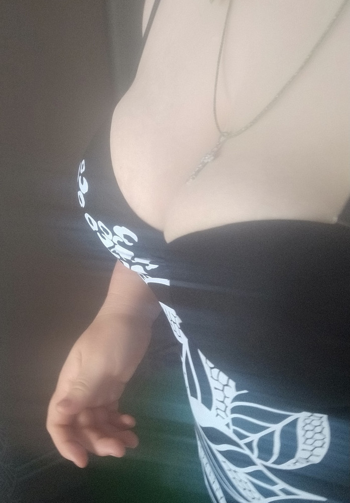 Красивый,удобный, хорошо приподнимает и держит грудь!