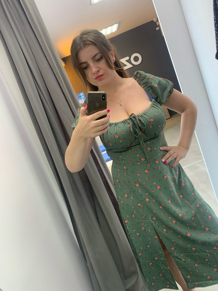 Платье клевое, ни где, ни чего не мешает, удобно на повседневный день 🌹