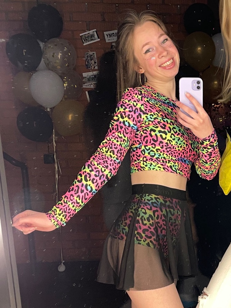 Очень классные шорты! Выше пупка, прикроют что нужно, и откроют что нужно))