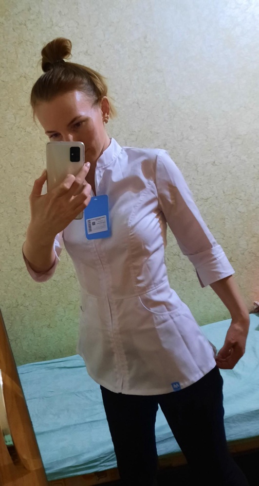 Качество хорошее, отличная блуза, мне нравится, ткань немного просвечивает, идёт в размер на мой 42 сел отлично 42 размер, и не в обтяжку и не сковывает движения!!!