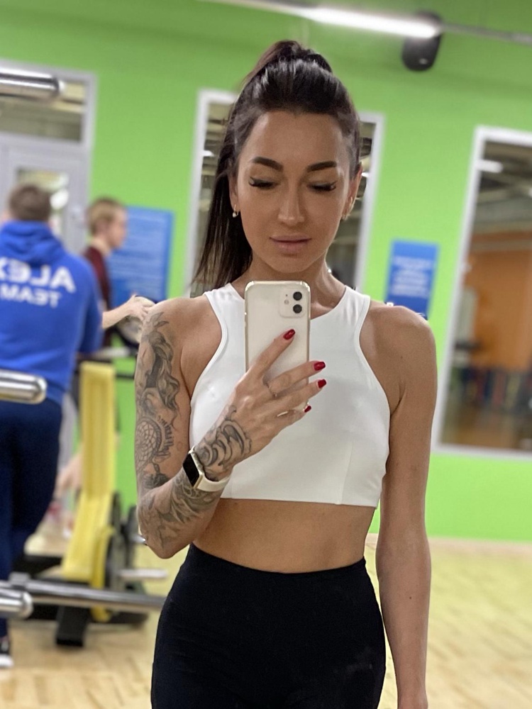 Топчик топчик! Взяла с, в груди чуть на вырост )) качество отл! Ещё и с чашками!