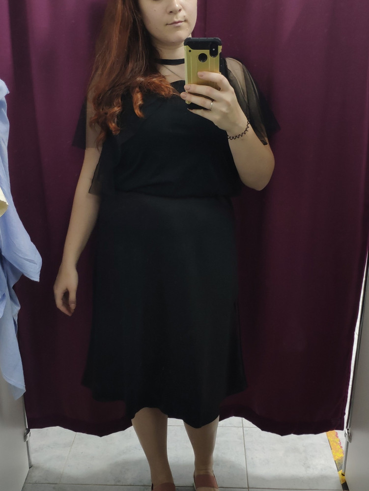 Классная юбка. Качественный плотный атлас, животик скрывает.