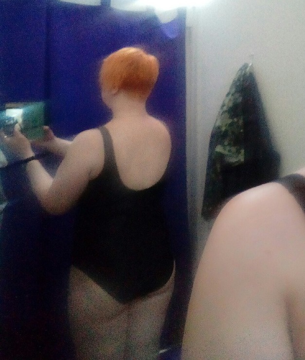 Заказала 50 размер, на мой 52 сел отлично, тянется хорошо. За такую цену - вполне нормальный купальник. Для бассейна с хлоркой тонковат, конечно, но зато надевать легко) Спасибо за быструю доставку!