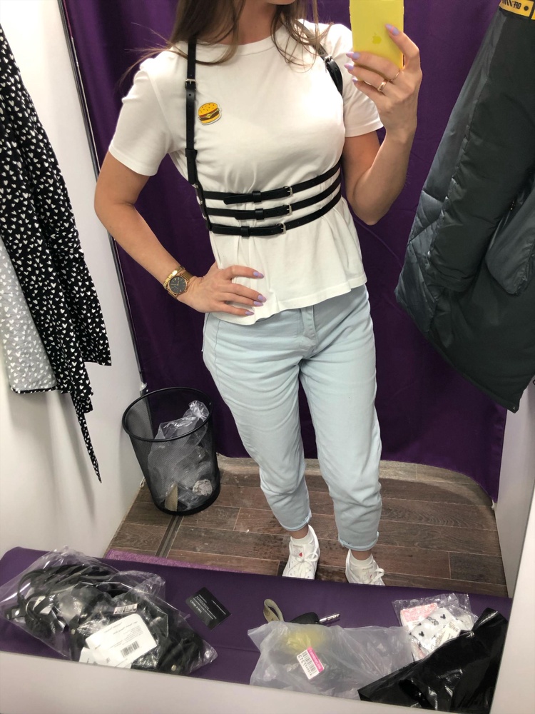 Качественная, красивая портупея, в размер-xs хорошо подошёл на 42 размер. Но заинтересовала больше другая модель, с перекручиванием на талии, поэтому отказ)