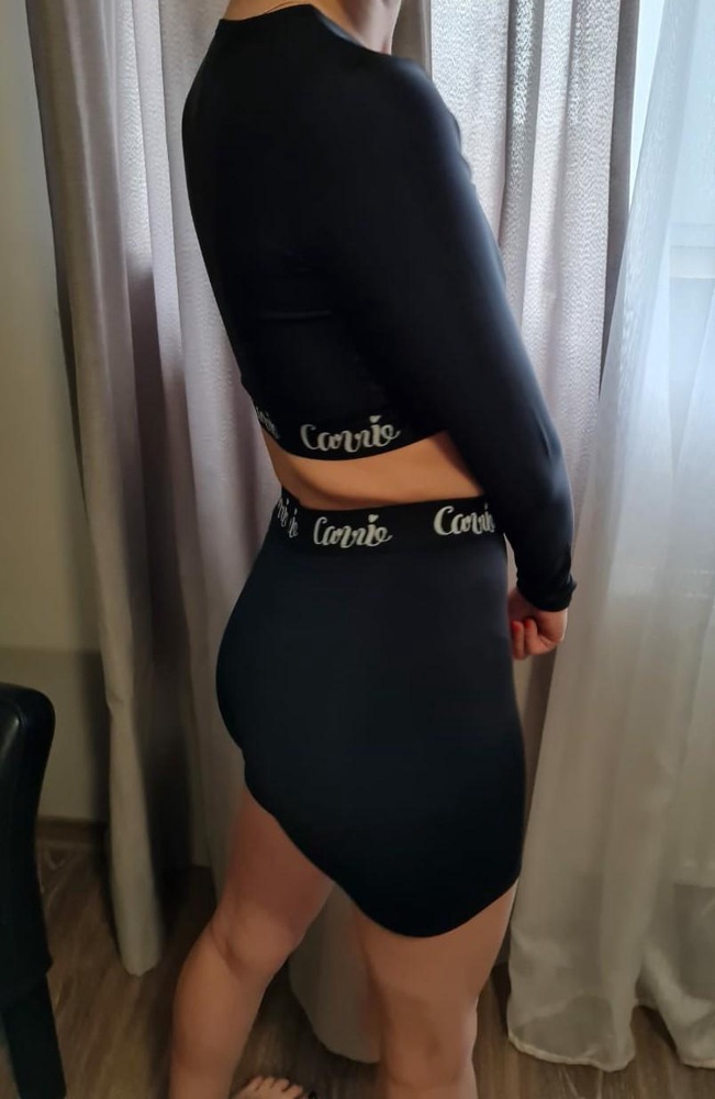 Все отлично сидит,  отзывы неудовлетворённых дам поражают. Дама в белом одела задом наперед рашик судя по всему🤭🤭😄 
Спасибо Кэри Стор, ставлю 👍👍👍