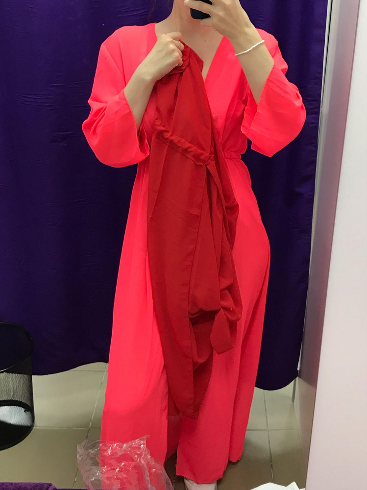 Пришёл не тот цвет совершено! Заказывала красный под купальник. У вас там дальтоники сидят? Теперь мне снимут процент скидки за то, что у вас там дaльтоники. Оставила тунику другого продавца, она ещё и дешевле! На фото ваша туника непонятного цвета и КРАСНАЯ другого продавца.