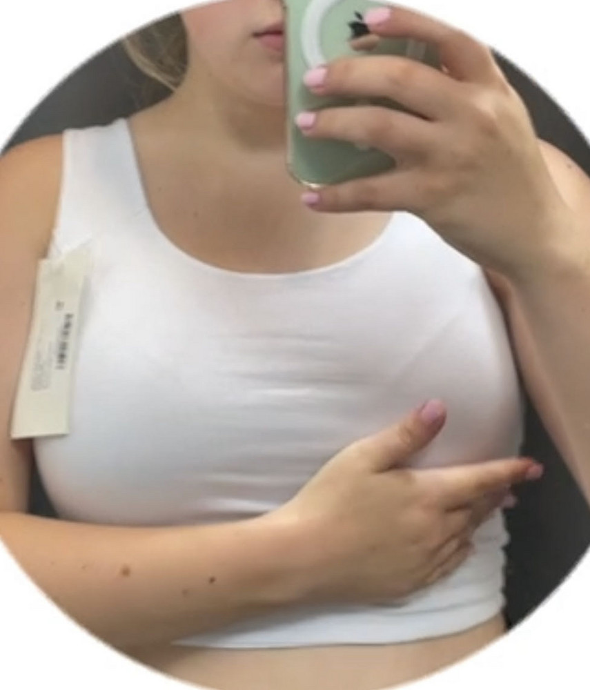 Очень классный топ, плотный и приятный к телу. Если у вас грудь большая лучше брать на размер побольше, я оставила этот, но можно и побольше было взять 