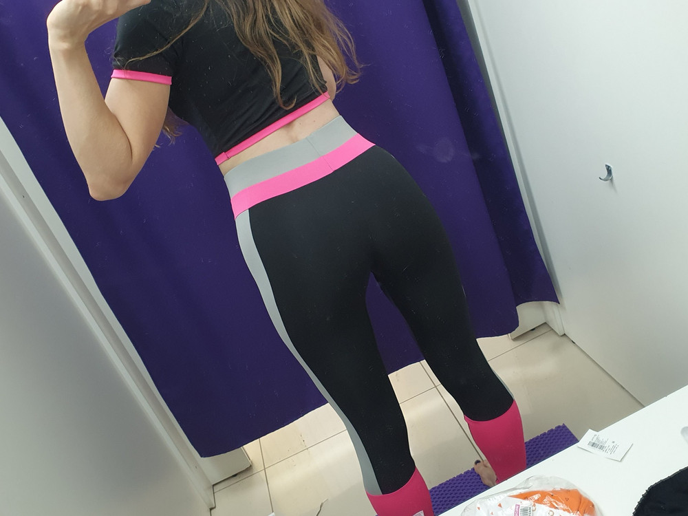 Понравился. На об 94, от 63, 40-42 штаны сели супер, кофта в плечах мала, швы не на месте