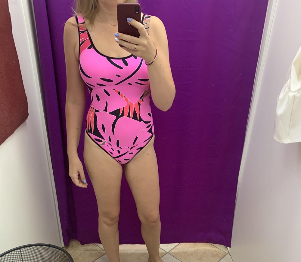 Купальник очень понравился, но расцветка разочаровала, перезаказала ещё раз может повезёт и придёт другая. Уважаемые сотрудники Вайлдберрис, пришлите пожалуйста как на фото расцветку, или что бы был темный ниже груди. Прошу не вычитать процент выкупа