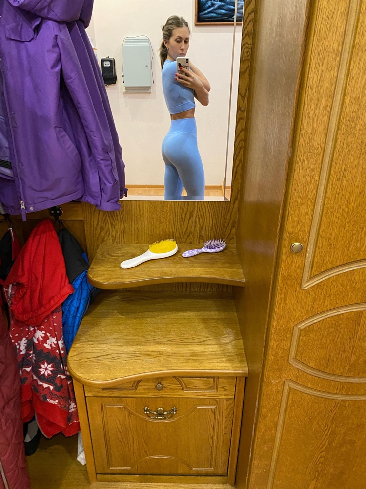 Классный!!! Приятный но верх хотелось бы побольше давить под горло… но за такие деньги можно и разрезать верх ))