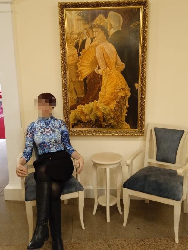 Отличное боди. Несмотря на то, что синтетика, очень приятное к телу. И в нем не душно. Немного не повезло с раскладкой ткани. Чуть ниже груди попалась горизонтальная полоса цветом светлее, чем основное полотно. Из-за этого грудь смотрится не очень выигрышно. Все равно взяла тк все остальное, в том числе и расцветка, подошло. На рост 175, 98-76-102 взяла 48, что не сильно в обтяг было. Облегание получилось очень комфортным. За такие деньги просто подарок. Советую