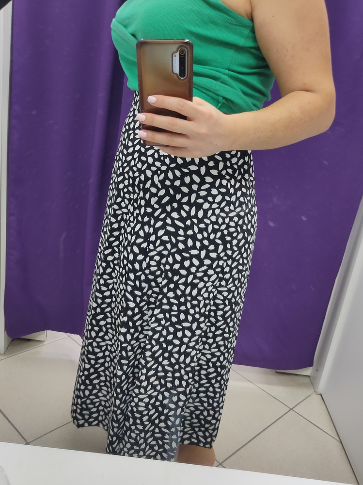 Купила за 1026, лёгкая, приятная. Упаковано аккуратно. В подарок резинка для волос. Благодарю, приятно). Вообще размер 50 у меня, но 48 хорошо сел и даже чуток свободно