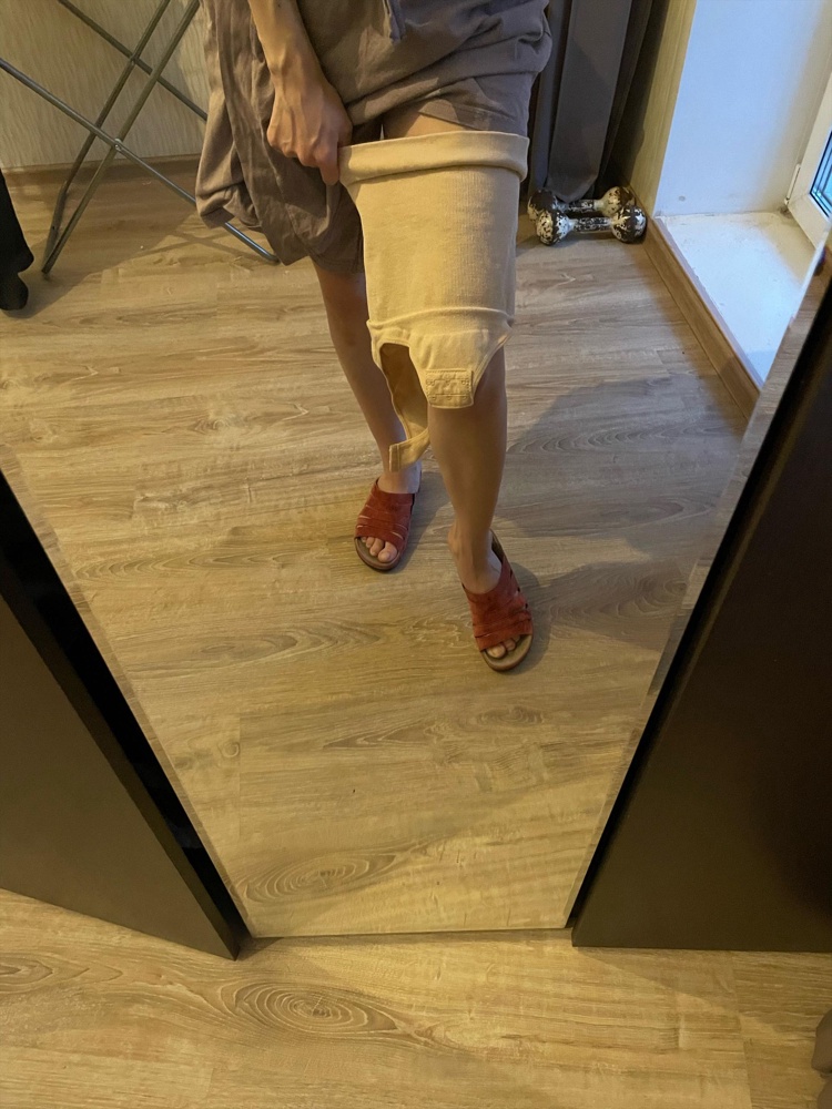 На ОБ 95 взяла 44, по размерной сетке 70-95 и не прогадала. Бандажом назвать сложно, скорее компрессионное бельё. Утяжка для бандажа слабая, есть с чем сравнить. Сперва кажется, что не натянуть, но ткань на теле отлично растягивается, тем у кого животик остался побольше моего не стоит переживать. Специально сделала фото. Надеваю это бельё, как хб слой под медицинский бандаж вместо трусов.