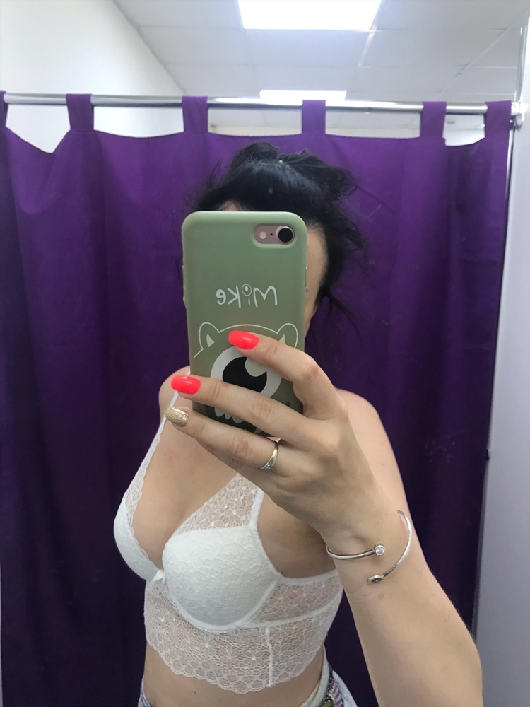 Наконец то! На 7 й попытке купить себе бюст(моей модели нет размера давно),искала -нашла ! Главное не давят по бокам косточки ,очень нежный ,красиво сел ,кружево то,что внизу можно аккуратно отрезать кому будет не по душе и не для глубокого декольте -сбоку будут видны кружева ! Учитывайте этот момент . Фото прилагаю 