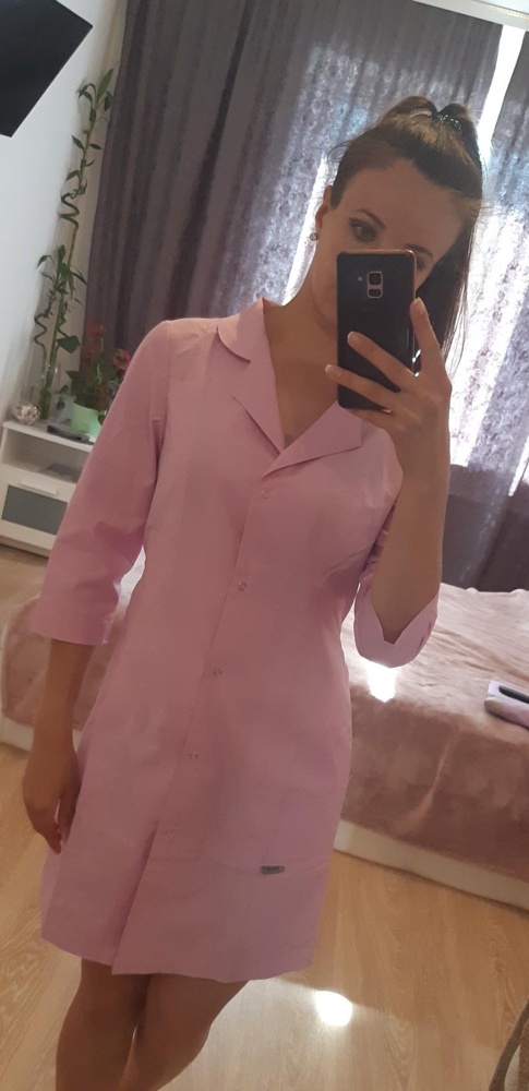 Халатик хороший, соответствует размеру.