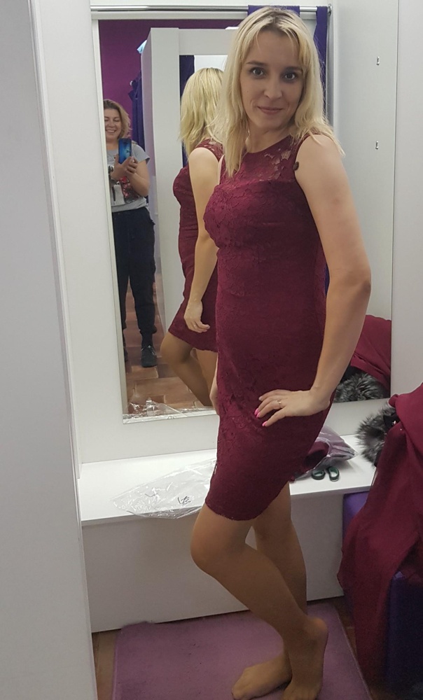 Платье шикарное,маломерит! Заказала два размера,один подошёл идеально, а второе маленькое! Прошу не снимайте проценты!