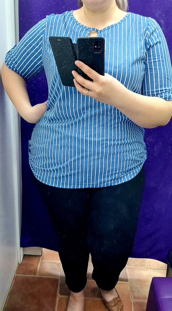 Классная рубашка! К телу приятная, тоненькая, на фигуре отлично сидит ! 
Мои параметры: ОГ 122, ОТ 111, ОБ 146
Села отлично , после стирки не деформировалась, не покрасилась, на мои параметры можно было взять на размер поменьше, у меня в талии немного великовато,но это теперь в другом цвете обязательно учту! 
Большое спасибо производителю!!!
Я очень довольна!