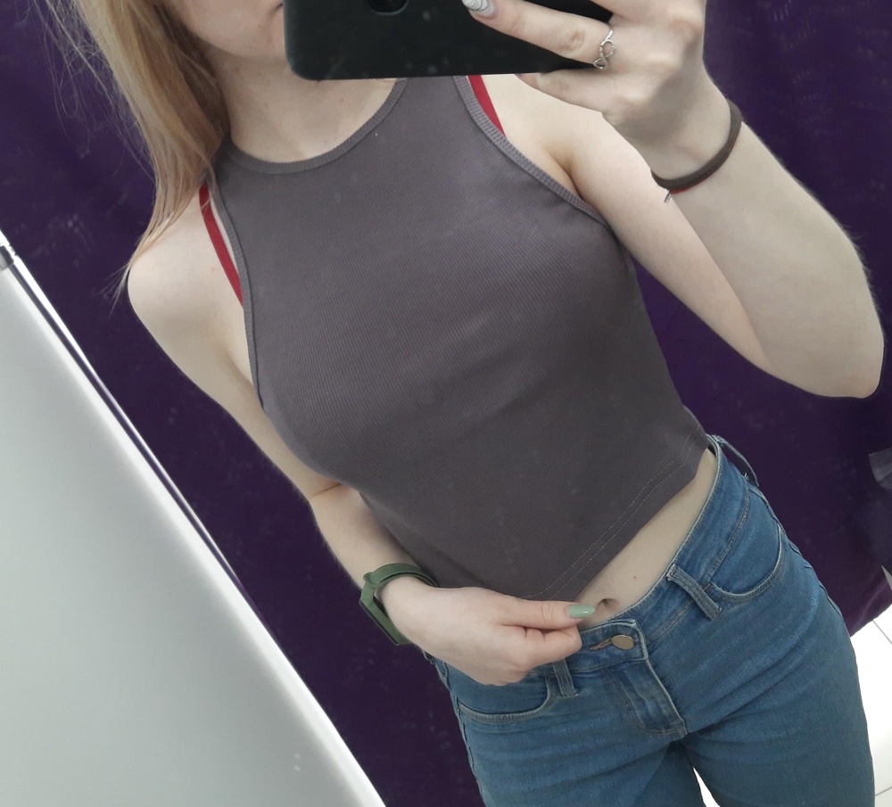 Качество хорошее
Но топ мне не очень понравился. Голова еле пролезла, зрительно расширяет тело