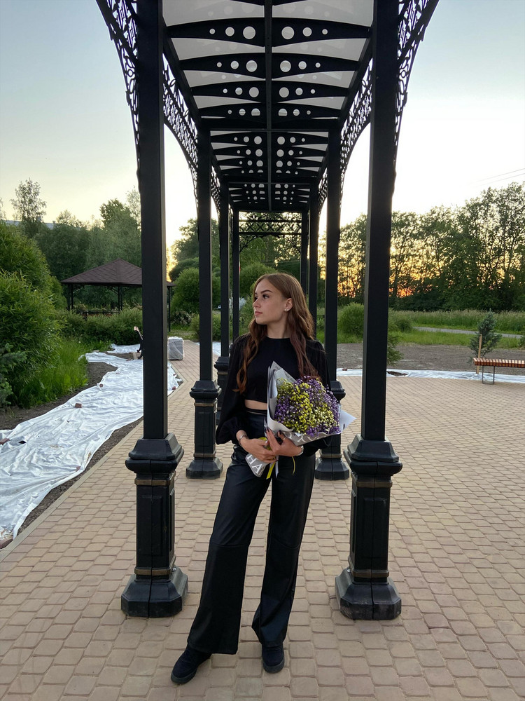 прекрасные брюки, подчеркивают фигуру 