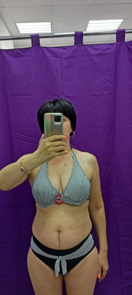 Смотрится не плохо, но видимо не угадала с размером. На 46 размер брала 50 размер купальника, лиф велик, не держит грудь