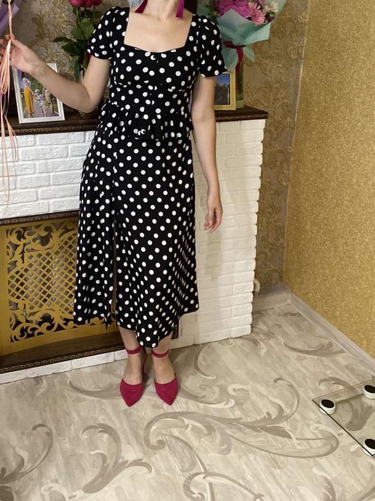 Блузка просто бомба ! В сочетании с юбкой замечательный костюм. Но и отдельно можно одеть. Смотрится шикарно.  По размеру на Мой 46 - М села отлично.  