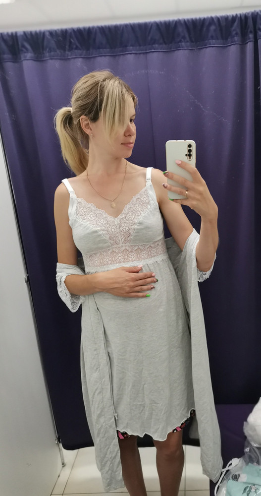 Очень понравился комплект. Размер в размер. Что сорочка, что халатик.  На свой 42-44 заказала 46. Чтоб наверняка. Люблю посвободнее. Длина очень неплохая на рост 178. Смотрится нежно. Чуть большеват, сидит свободно, но перезаказывать не хочется. Надеюсь не вытянится.