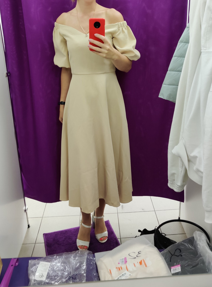 Красивое платье, плотный материал не просвечивает. На мои параметры 82/70/96 рост 175 размер S оказался велик в груди и талии. Заказала XS, посмотрю как сядет.