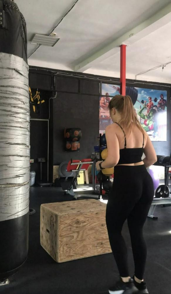 Покупаю уже третьи тайтсы, отзыв оставляю сейчас, так как хотела проверить их на деле: действительно находка, качество супер, для тренировок подошли и по размеру огонь 🔥