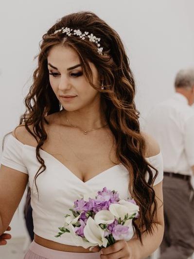 Очень красивый топ.размеру соответствует.