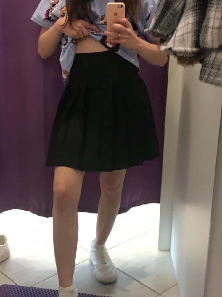 Класснаяя юбка) Тонкая ткань, на лето самое то, не просвечивает. Мои параметры 156, 71-66-84. Взяла размер XS. Села идеально, и по талии, и по длине. Чуть выше пупка. Взяла по хорошей цене. Продавцу спасибо!