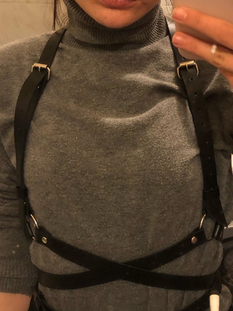 Отличная портупея, фурнитура целая, смотрится замечательно почти с любой одеждой. Как говорится, топ за свои деньги.