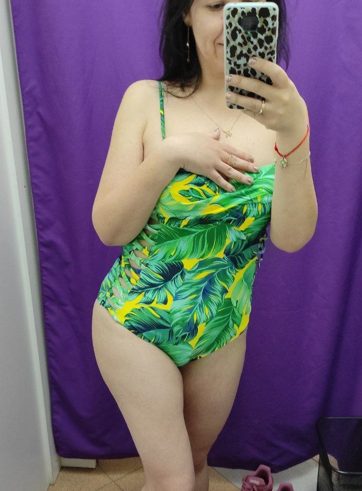 все супер, очень крутой, но чашки у лифа передавливают грудь странно, не красиво(( качество ткани классное.