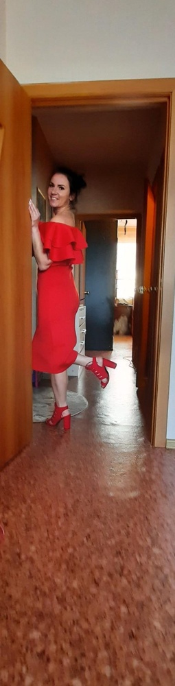 Шикарное  

Платье очень понравилось...соответсвует  размеру...супер