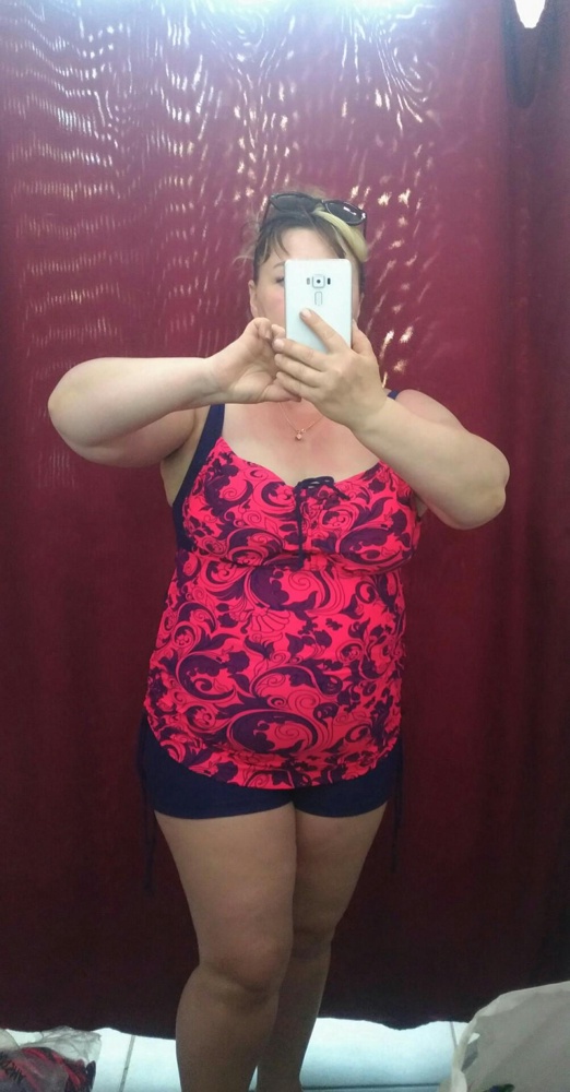 Ношу 52 р-р заказала 58. Шорты отлично сели топ тоже понравился, правда грудь туда влезет большого размера, для третьего лиф большой. Хорошее качество.