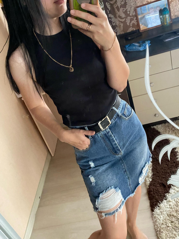 Брала белую , потом взяла и чёрную . Классные майки под всё👍🏻