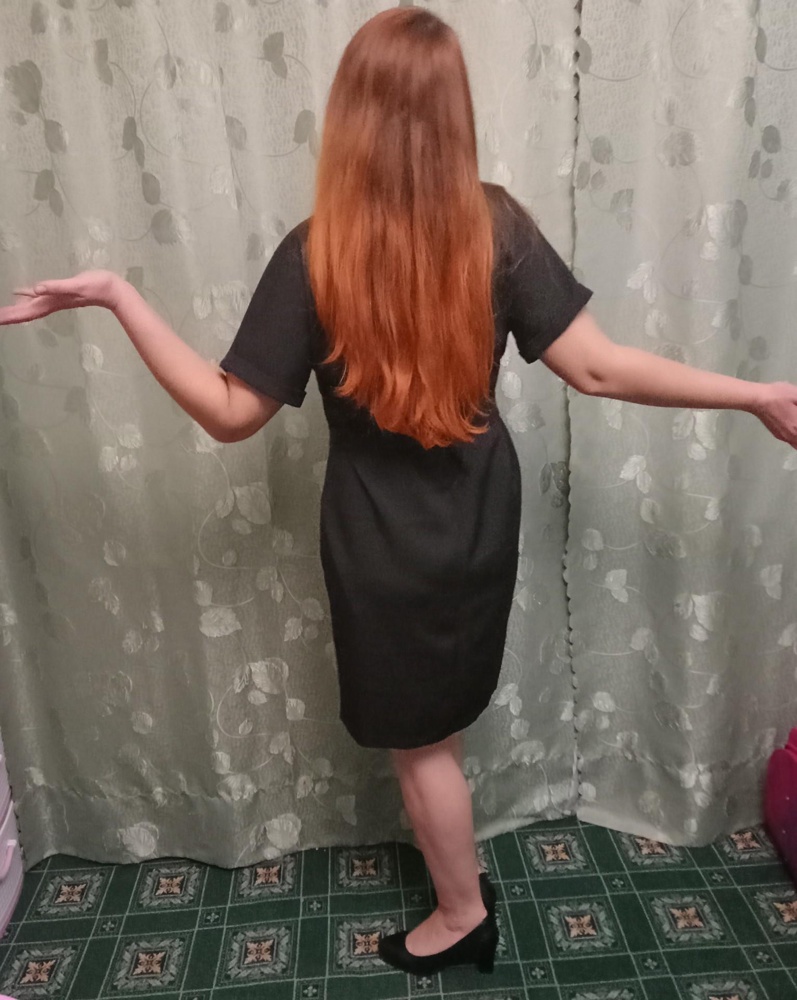 Платье супер!!! Швы ровные на размер 50 взяла 52 свободно и удобно покупкой очень довольна!!!