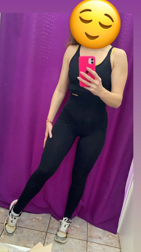 Комбинезон классный. Оставила .Чашечки странные, уберу их.