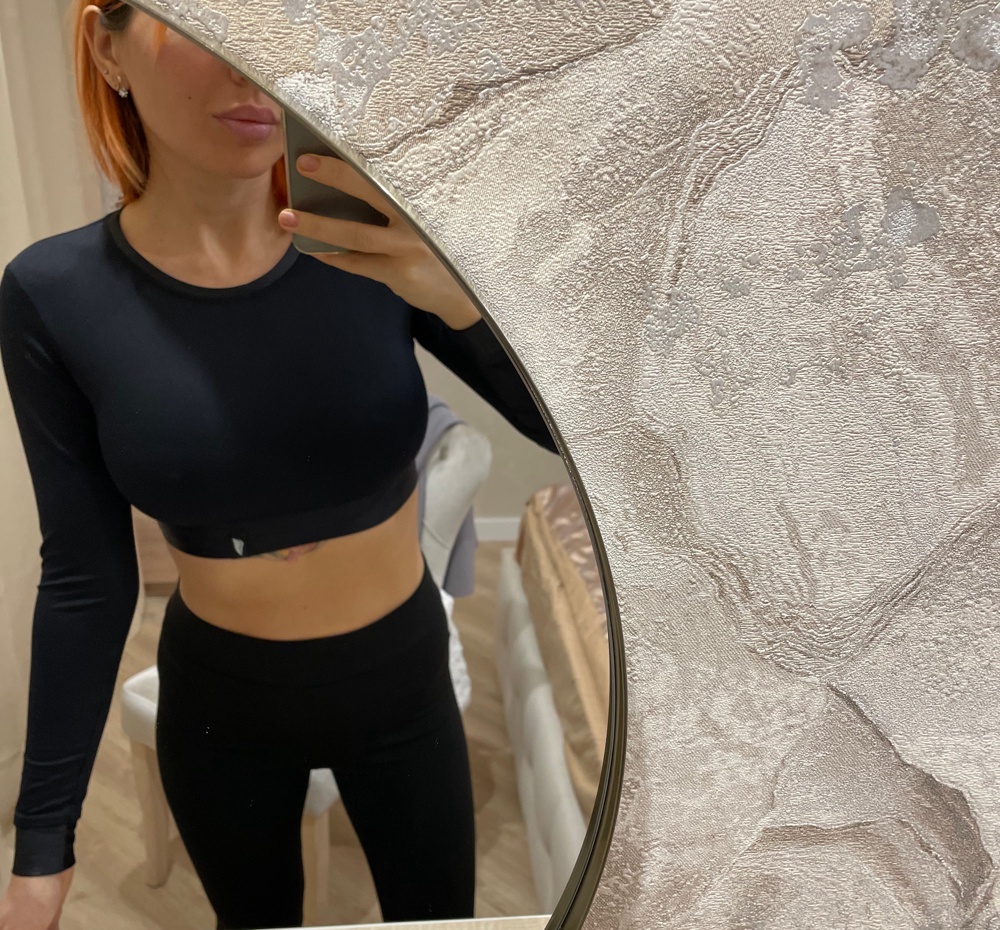 Решила для спортзала взять с длинным рукавом ,посмотрим как себя проявит в экспликации 😂качество хорошее, без нареканий пришло в упаковке, чисток, аккуратное. В идеальном состоянии 